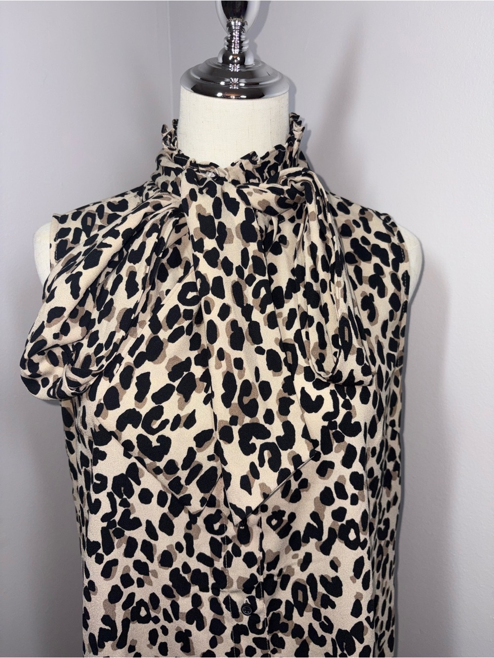 Halogen Sleeveless Tie Neck Leopard Print Blouse Careerwear Formal Size Small - Picture 3 of 16